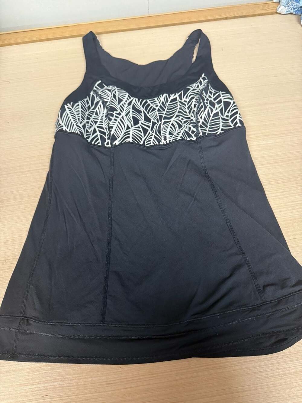 Lululemon Size 10 Black and White Leaf Print Athletic Tank Top